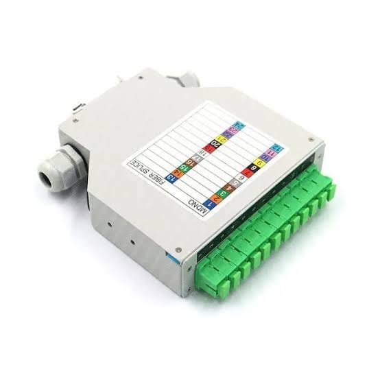 Boîtier fibre optique Rail DIN 12 ports équipé de 12 coupleurs SC et 12 pigtails LC