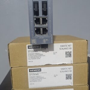 Switch Ethernet industriel Siemens SCALANCE XB004-2 avec ports RJ45 et fibre SC